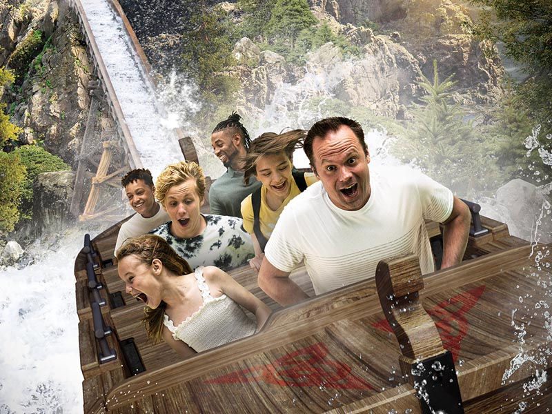 Family on Drakon Falls
